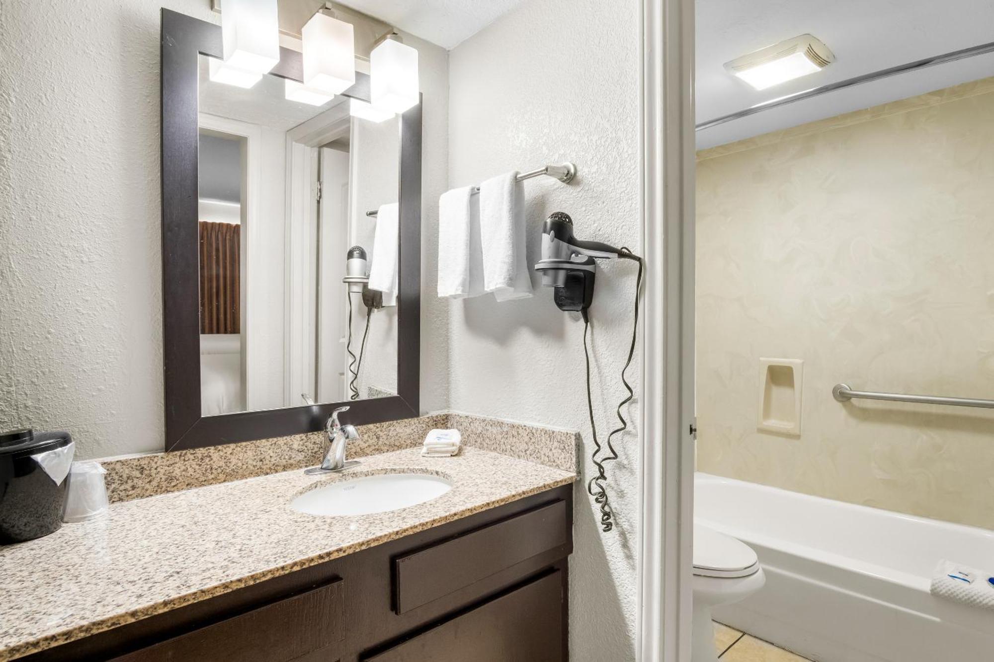 Rodeway Inn Waco Exteriér fotografie